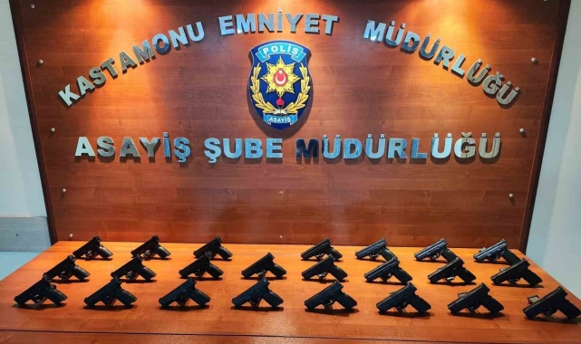 Kastamonu'da durdurulan araçta 23 adet ruhsatsız tabanca ele geçirildi: 3 gözaltı