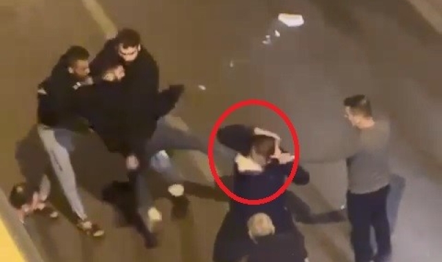 Kavga ettiği kişinin yüzüne uçan tekme attı... O anlar kamerada