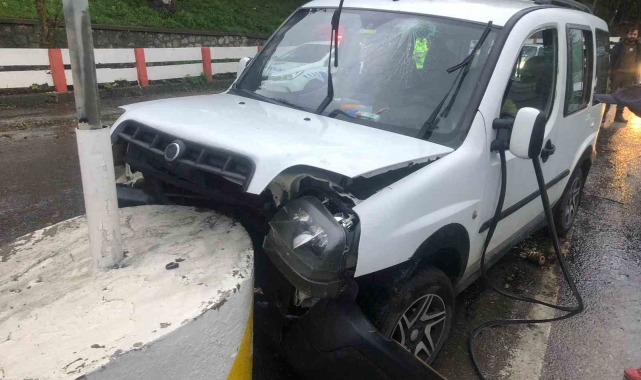 Kaza sonrası araçta sıkışan sürücü kalp krizi geçirdi