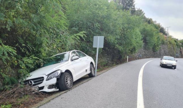 Kaza yapan otomobil terk edilmiş halde bulundu