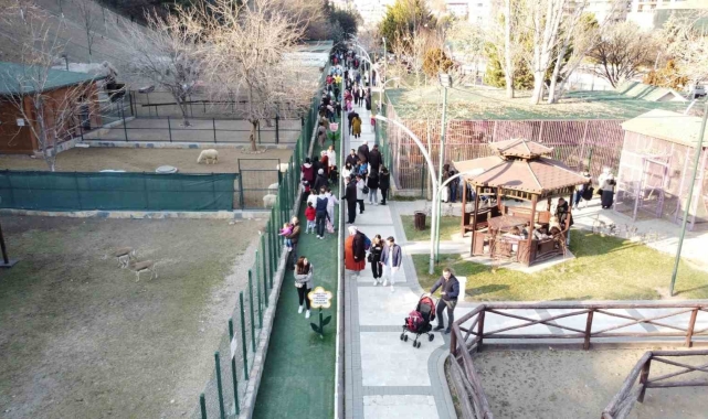 Keçiören'de öğrenciler ara tatilin keyfini çıkarıyor