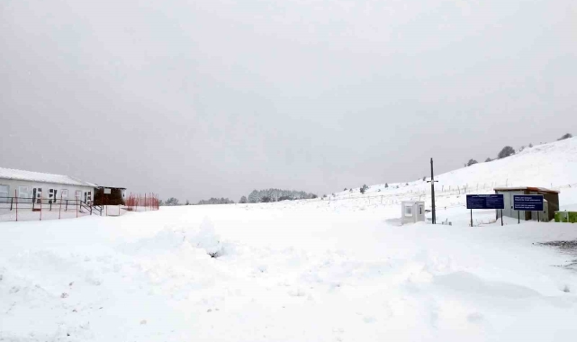 Keltepe Kayak Merkezinde kar kalınlığı 50 santimetreyi buldu