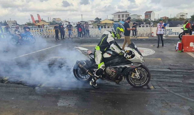 Kepez'de motodrag yarışları nefesleri kesti