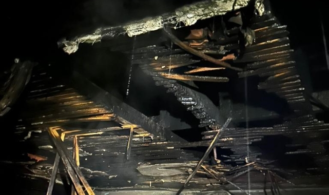 Kırklareli&#039;nde ev yangını: Dumandan etkilenen kişi baygınlık geçirdi