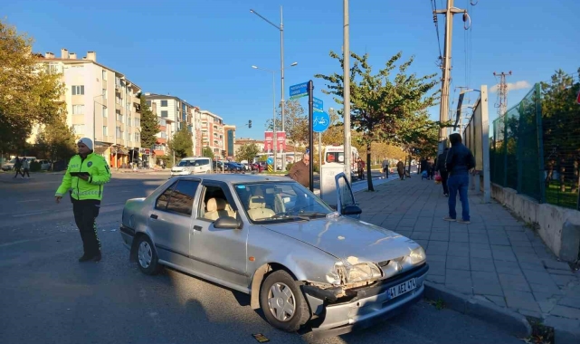 Kırmızı ışık ihlalinin kazayla sonuçlandığı anlar kamerada