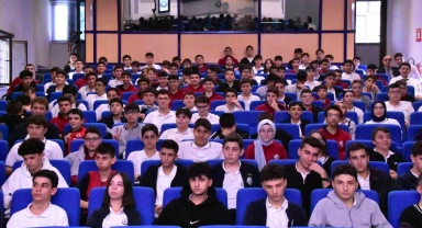 Kızılay, Denizli OSB Teknik Koleji öğrencilerine kan vermenin önemini anlattı