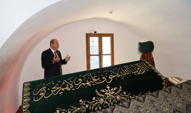 KKTC Cumhurbaşkanı Ersin Tatar, Şeyh Edebali Türbesi'nde dua etti