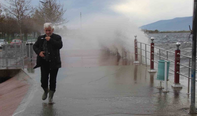 Kocaeli'de fırtına: 7 balıkçı teknesi battı