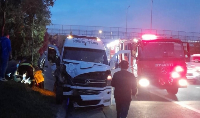 Kocaeli'de işçi servisi ile otomobil çarpıştı: 14 yaralı