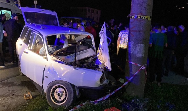 Kocaeli'de otomobil elektrik direğine çarptı: 4 yaralı