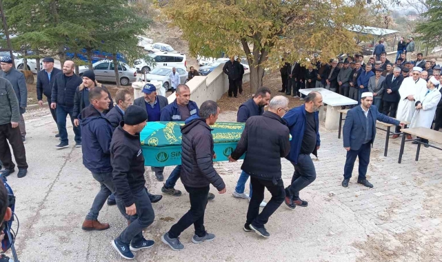 Komşuları tarafından öldürülen aynı aileden 5 kişi son yolcuklarına uğurlandı