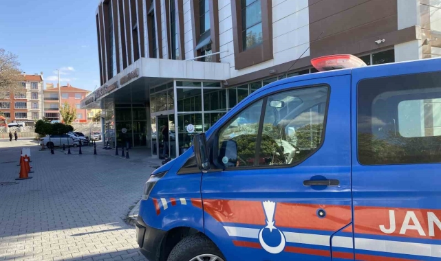 Kontrolden çıkan otomobil şarampole devrildi: 2 yaralı