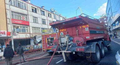 Konya'da 4 katlı iş hanının çatısında yangın