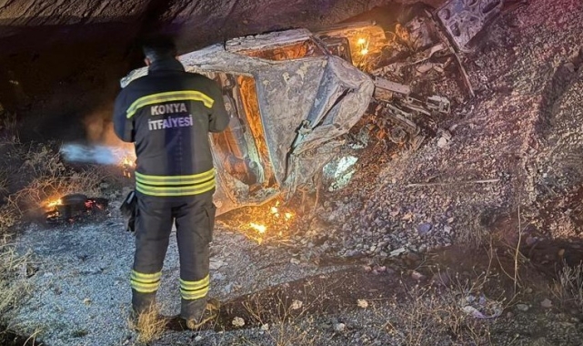 Konya'da tıra çarpan otomobil alev aldı: 2 ölü