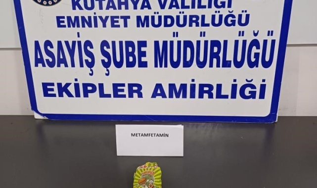 Kütahya'da 3 kişinin üzerinde uyuşturucu madde ve kesici alet ele geçirildi