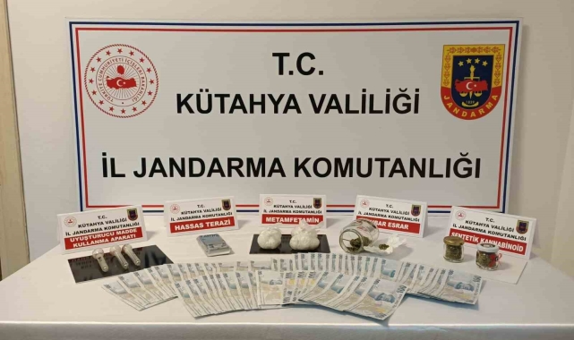 Kütahya'da evinde uyuşturucu madde ve sahte para ele geçirilen şüpheli tutuklandı