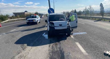 Kütahya'da iki otomobil çarpıştı: 2 yaralı