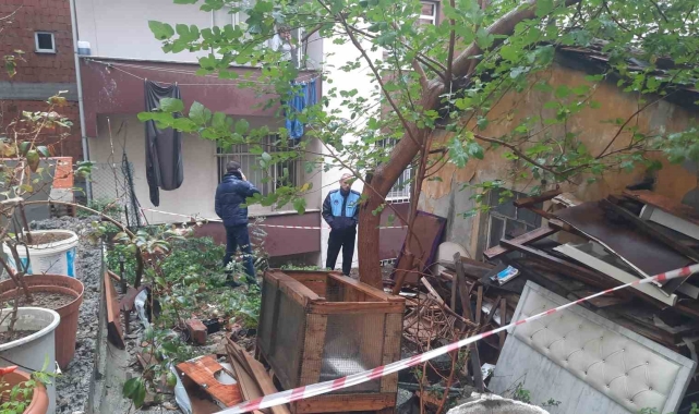 Kuvvetli sağanak sonucu Kağıthane'de istinat duvarı çöktü