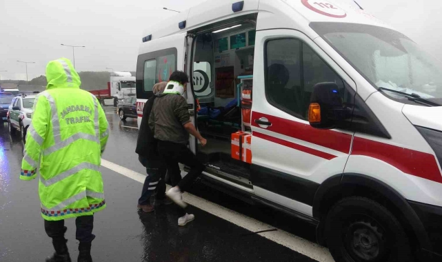 Kuzey Marmara Otoyolu'nda işçi servisi ile ticari taksi çarpıştı: 13 yaralı