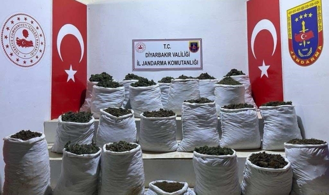 Lice'de 280 kilo esrar ve 244 bin 500 esrar bitkisi ele geçirildi