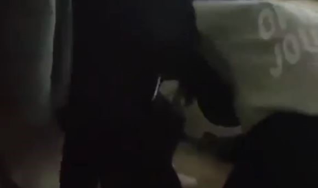 Lise öğrencisi kızların sınıftaki kavgası kamerada