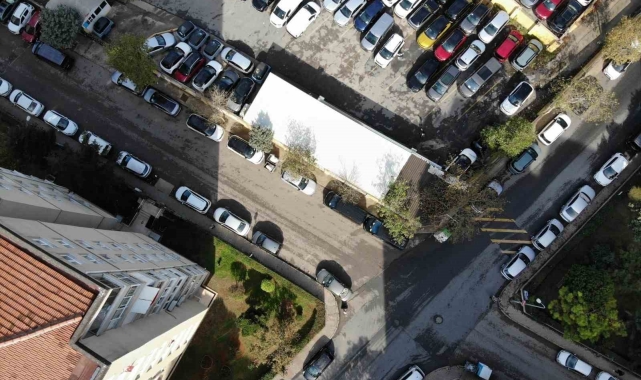 Maltepe'de belediyenin şirkete kiraladığı otopark alanı mahalleliyi isyan ettirdi