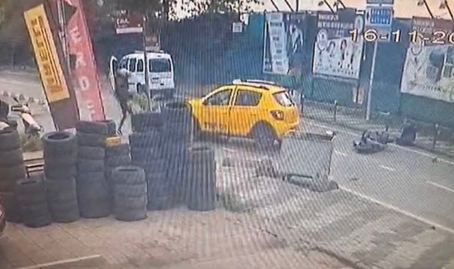 Maltepe'de kaygan zeminde sürüklenen motosikletli, taksinin altına girdi