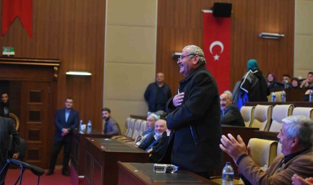Mansur Yavaş, yapımı tamamlanan konutları hak sahiplerine teslim etti