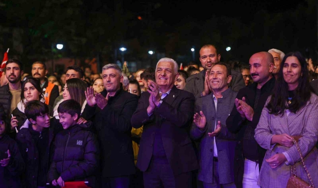 Manuş Baba Ula'da vatandaşları coşturdu