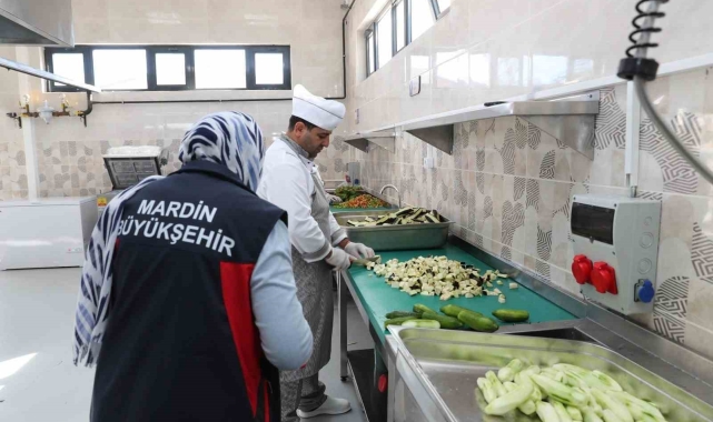 Mardin'de ihtiyaç sahiplerinin yüzünü güldürecek aşevi hizmete girdi