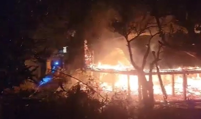 Marmaris'te ahşap bungalov yanarak küle döndü: 2 gözaltı