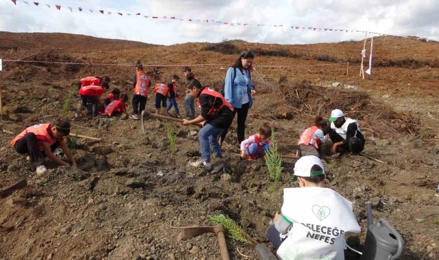 Marmaris'te geleceğe nefes için 6 bin300 fidan toprakla buluştu