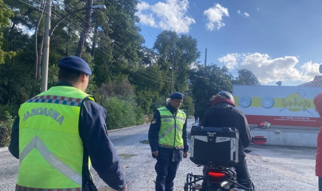 Marmaris'te jandarma trafik denetimlerine hız kesmeden devam ediyor
