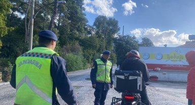 Marmaris'te jandarma trafik denetimlerine hız kesmeden devam ediyor