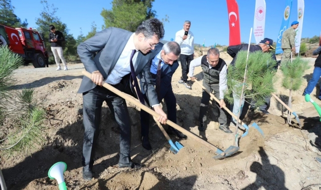 Mehmetçik Hatıra Ormanı'nda binlerce fidan toprakla buluştu