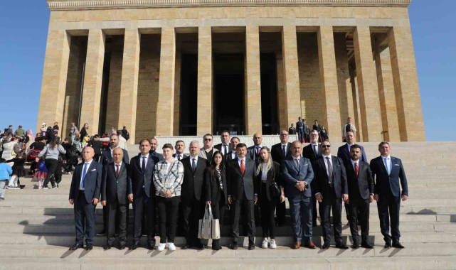 Menemen Belediyesi heyeti Ata'nın huzurunda