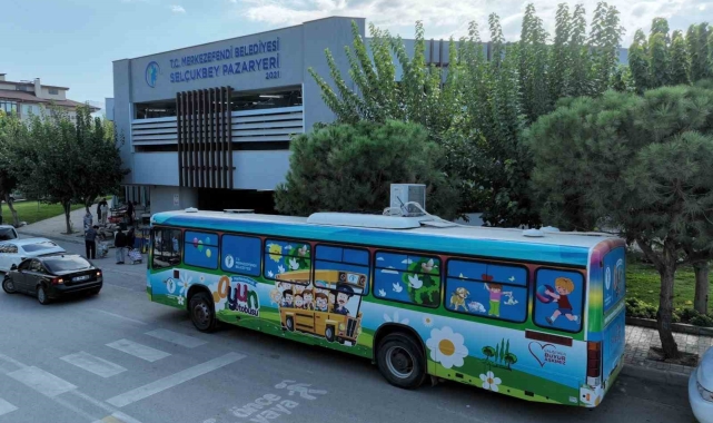 Merkezefendili çocuklar oyun otobüsünde eğlenerek öğreniyor