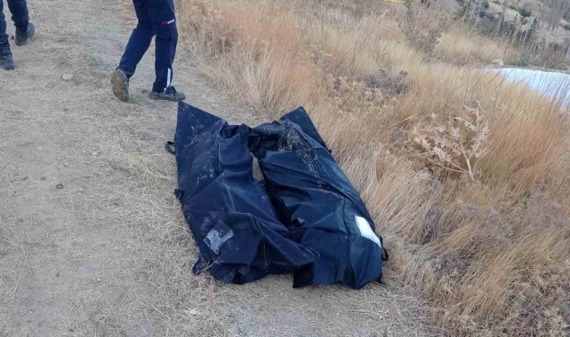 Mersin'de su kuyusu açmaya çalışan 2 kişi göçük altında kalarak öldü