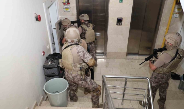 Mersin&#039;de terör örgütlerine operasyon: 6 gözaltı