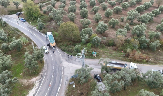 Milas'ta tırlar çarpıştı: 1 yaralı