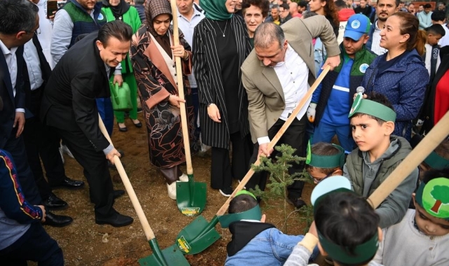 Milli Ağaçlandırma Günü'nde Tuzla'da 3 bin 300 fidan toprakla buluşturuldu