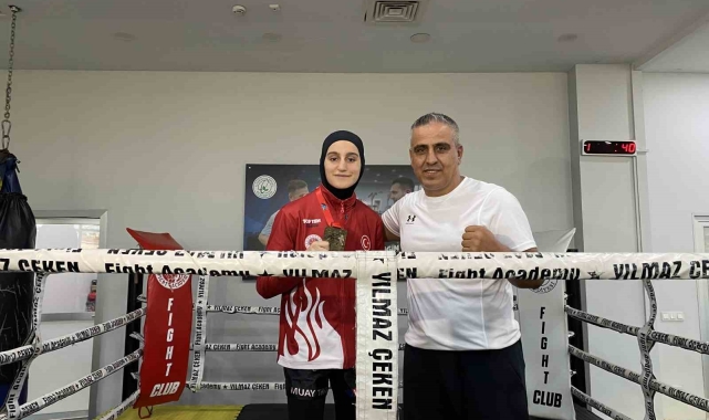 Milli antrenör amcasının ısrarıyla spora başladı, 16 yaşında dünya şampiyonu oldu