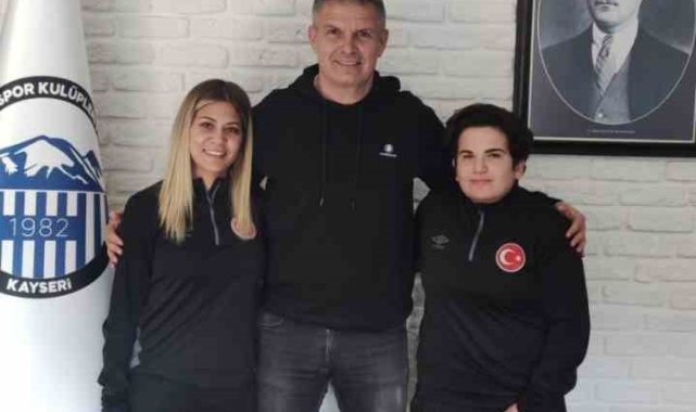 Milli futbolculardan Mutlu Önal'a ziyaret