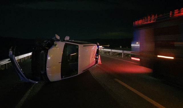Minibüs ile otomobil çarpıştı: 3 yaralı