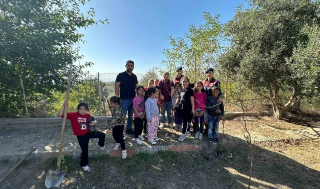 Minik eller geleceğe nefes oldu