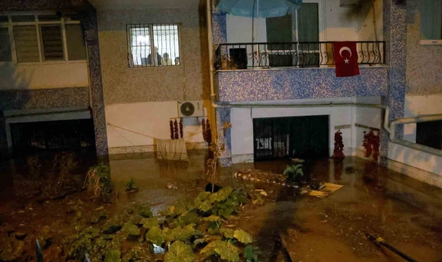 Muğla'da evleri su bastı