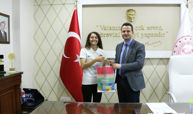Muğla'da görev yapan öğretmen takımı ile birlikte dünya ikincisi oldu