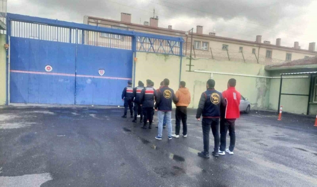 Nevşehir'de silahla tehdit suçundan aranan 5 firari hükümlü yakalandı