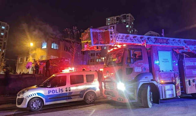 Niğde'de 3 katlı binada yangın