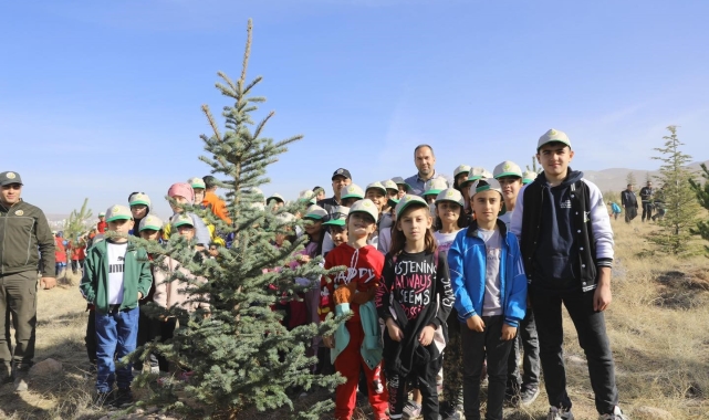 Niğde'de cumhuriyetin 100. yılında 100 bin fidan toprakla buluşuyor
